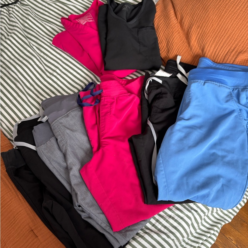 Figs scrub bundle. Large petite Zamora joggers. Medium tops